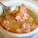 鶏肉と玉ねぎのじっくり煮込んだコンソメスープ